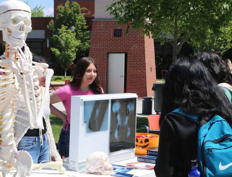Students talk to radiology club member