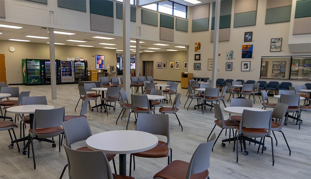 Circular tables with chairs in Hopf Union Building